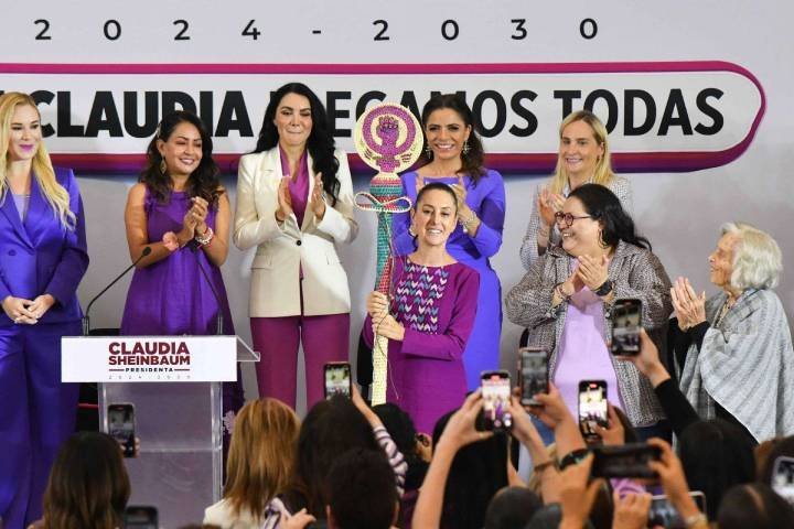 Entrega del "Bastón de Mando de las Mujeres" a Claudia Sheinbaum