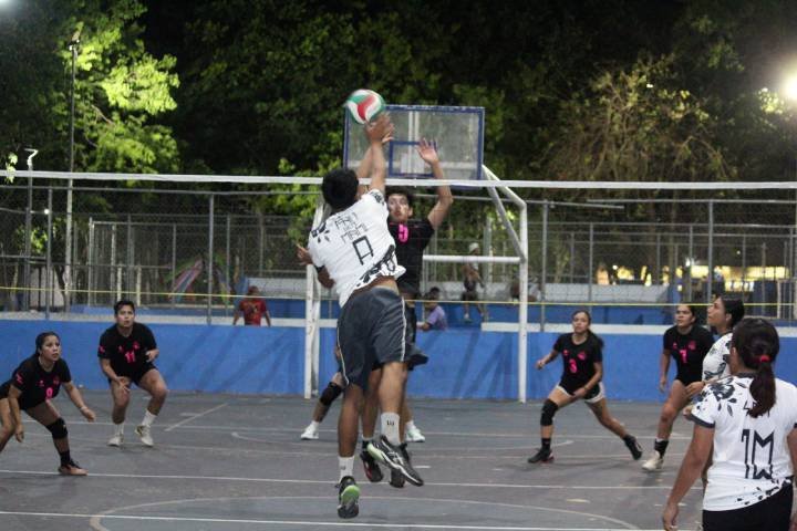 VIPERS CONQUISTAN EL TÍTULO DEL VOLEIBOL MIXTO EN PLAYA DEL CARMEN