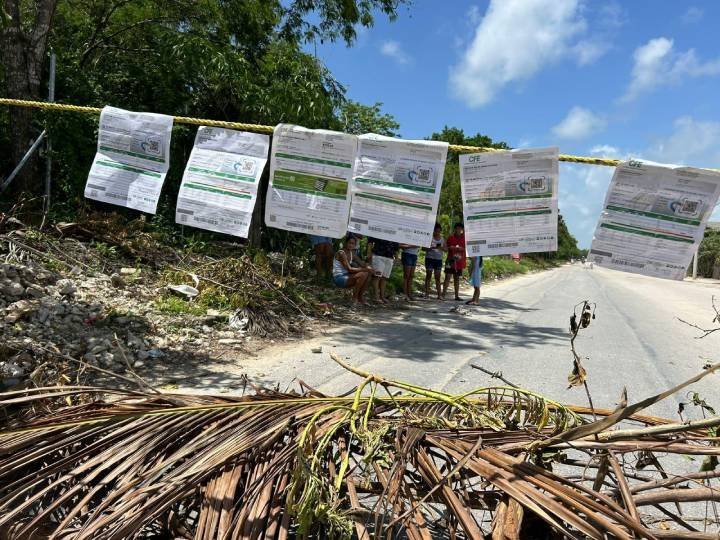 Habitantes de In House bloquean avenida por falta de energía eléctrica