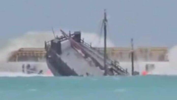 Huracán Beryl causa hundimiento del famoso barco de fiestas Jolly Roger en Barbados