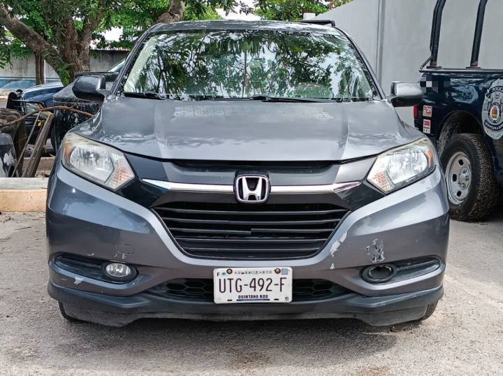 Policía recupera auto robado en Playa del Carmen