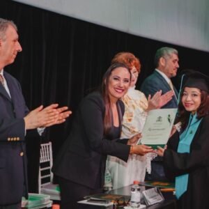 Felicita Gobierno de Solidaridad a 120 nuevos egresados de la UAQROO, campus Playa del Carmen