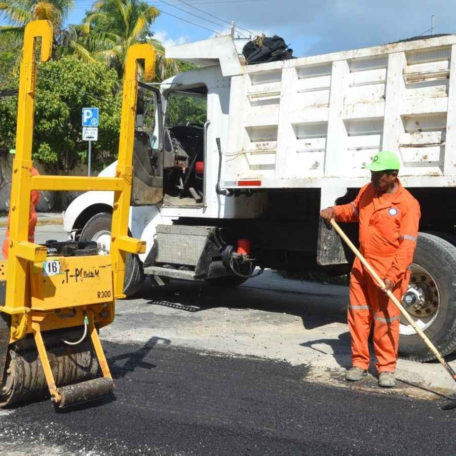 Respuesta inmediata de autoridades municipales a denuncia por baches en Misión del Carmen