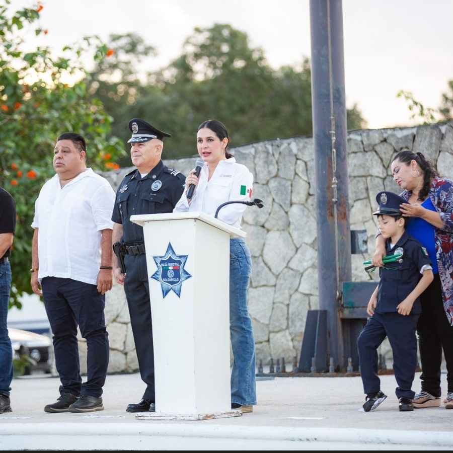 Anuncia Estefanía Mercado bono económico y aumento a la prima por antigüedad de toda la policía municipal